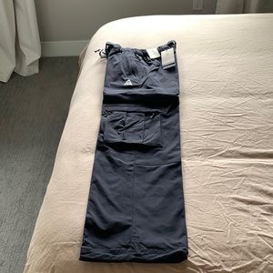Brand New Women’s Nike ACG cargo pants - XS